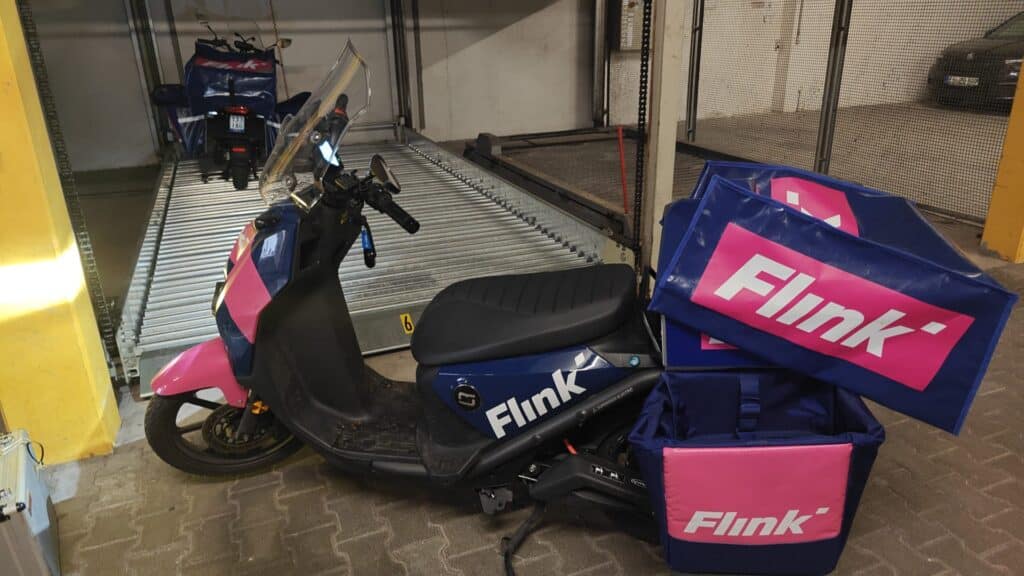 Trittbrett Helden Lieferservice Lieferdienst Flink E Scooter